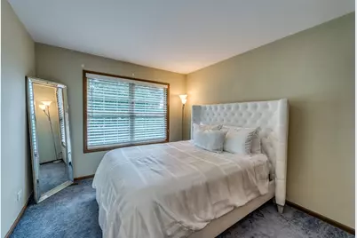 151 Sussex Court, Roselle, IL 60172 - Photo 17