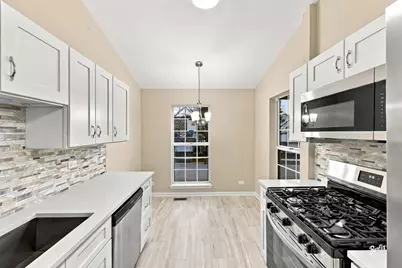 2656 S Cedar Glen Drive, Arlington Heights, IL 60005 - Photo 5