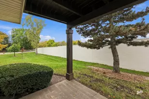 2656 S Cedar Glen Dr, Arlington Heights, IL 60005 - Photo 19