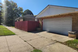 458 E 109th St, Chicago, IL 60628 - Photo 3