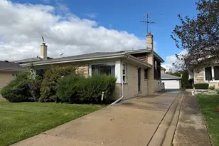 7940 W Executive Ct, Norridge, IL 60706 - Photo 1