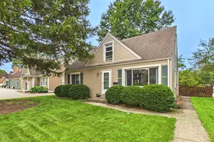 520 N Eastwood Ave, Mount Prospect, IL 60056 - Photo 1
