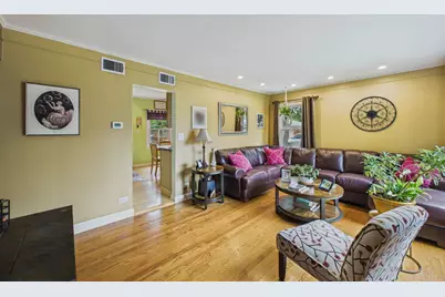 520 N Eastwood Avenue, Mount Prospect, IL 60056 - Photo 3
