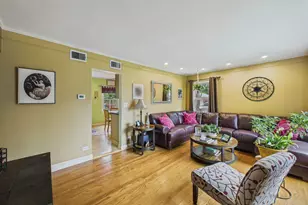520 N Eastwood Ave, Mount Prospect, IL 60056 - Photo 3