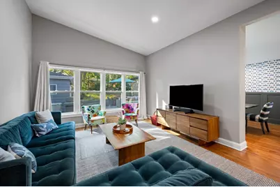 305 Wilshire Drive W, Wilmette, IL 60091 - Photo 3