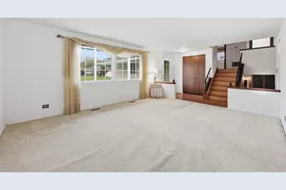 218 Desmond Drive, Schaumburg, IL 60193 - Photo 5