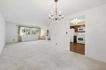 218 Desmond Drive, Schaumburg, IL 60193 - Photo 9