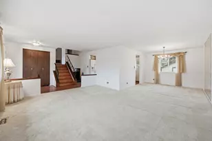 218 Desmond Dr, Schaumburg, IL 60193 - Photo 7