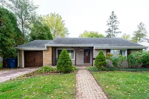 625 S 2nd St, West Dundee, IL 60118 - Photo 1
