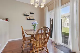 335 Thornwood Way, South Elgin, IL 60177 - Photo 5