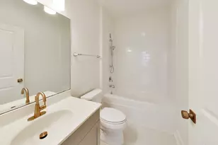 1149 W Washburne Ave, Chicago, IL 60608 - Photo 13