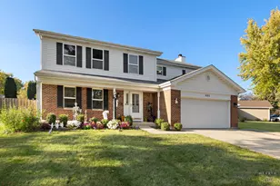 695 Fox Run Ln, Algonquin, IL 60102 - Photo 1