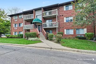 960 N Lakeside Dr, Vernon Hills, IL 60061 - Photo 1