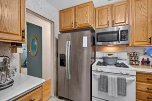7106 Beckwith Rd, Morton Grove, IL 60053 - Photo 7