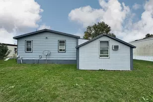 106 Redwood Manor, Pontiac, IL 61764 - Photo 3