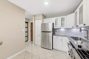 2000 Bayside Dr, Palatine, IL 60074 - Photo 9