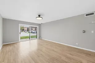 2000 Bayside Dr, Palatine, IL 60074 - Photo 5