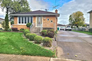 8629 Laramie Ave, Burbank, IL 60459 - Photo 1
