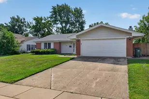 1025 Mayfield Ln, Hoffman Estates, IL 60169 - Photo 3