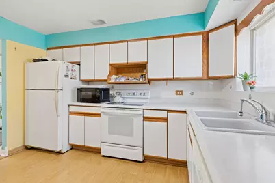 612 Cobblestone Circle #E, Glenview, IL 60025 - Photo 9