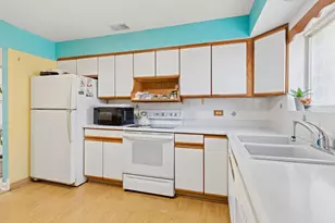 612 Cobblestone Circle, Glenview, IL 60025 - Photo 9