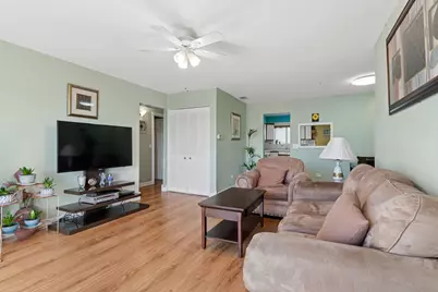 612 Cobblestone Circle #E, Glenview, IL 60025 - Photo 3