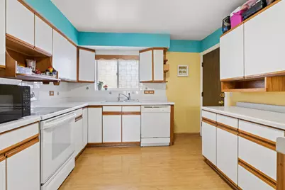 612 Cobblestone Circle #E, Glenview, IL 60025 - Photo 7