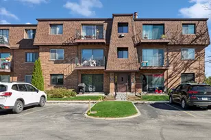 612 Cobblestone Circle, Glenview, IL 60025 - Photo 1