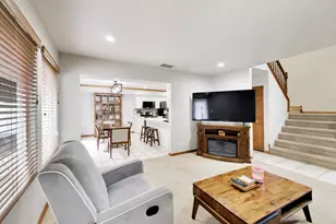 408 Locksley Dr, Streamwood, IL 60107 - Photo 7
