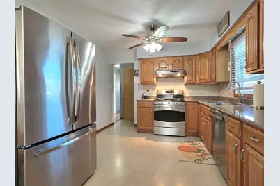 9001 S Maple Lane, Hickory Hills, IL 60457 - Photo 3