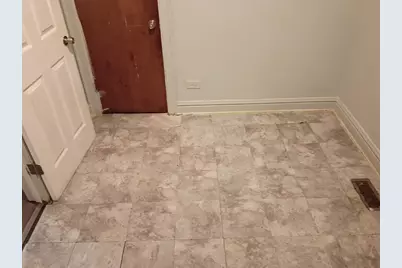 8621 S Marquette Avenue, Chicago, IL 60617 - Photo 7