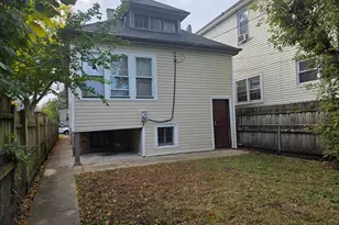 8621 S Marquette Ave, Chicago, IL 60617 - Photo 13
