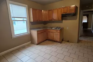 8621 S Marquette Ave, Chicago, IL 60617 - Photo 5