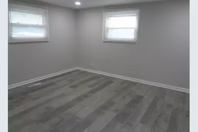423 Blackhawk Avenue, Carpentersville, IL 60110 - Photo 17