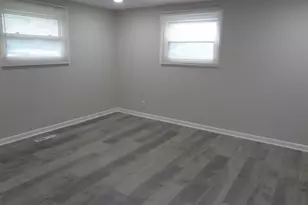 423 Blackhawk Ave, Carpentersville, IL 60110 - Photo 17