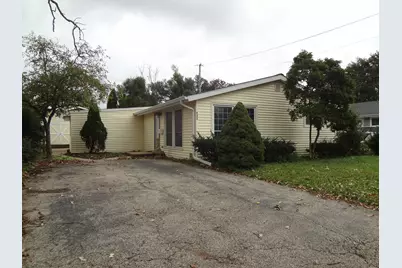 423 Blackhawk Avenue, Carpentersville, IL 60110 - Photo 1