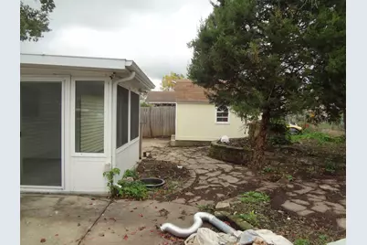 423 Blackhawk Avenue, Carpentersville, IL 60110 - Photo 9