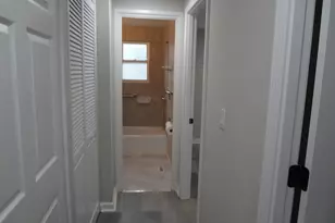 423 Blackhawk Ave, Carpentersville, IL 60110 - Photo 21