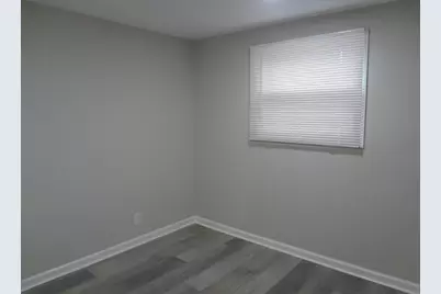 423 Blackhawk Avenue, Carpentersville, IL 60110 - Photo 25