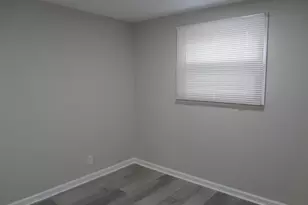 423 Blackhawk Ave, Carpentersville, IL 60110 - Photo 25