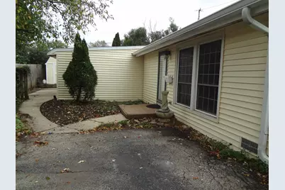 423 Blackhawk Avenue, Carpentersville, IL 60110 - Photo 3