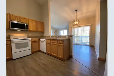 131 Silverstone Drive #131, Carpentersville, IL 60110 - Photo 5