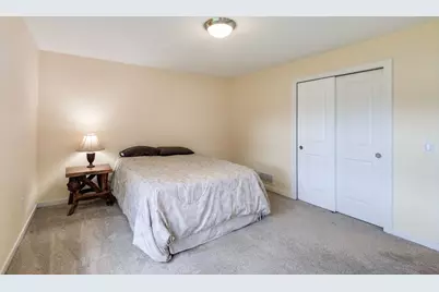 219 Newport Trail, McHenry, IL 60050 - Photo 15