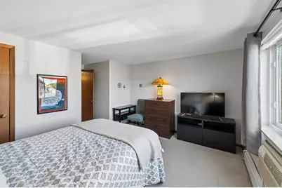 5470 W Higgins Avenue #2E, Chicago, IL 60630 - Photo 13