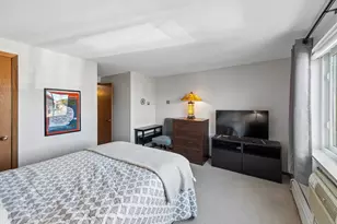 5470 W Higgins Ave, Chicago, IL 60630 - Photo 13