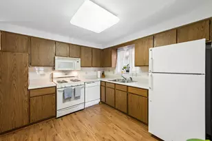 5470 W Higgins Ave, Chicago, IL 60630 - Photo 7