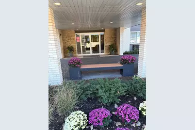375 W Winchester Road #107, Libertyville, IL 60048 - Photo 3