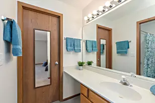 1002 Boston Cir, Schaumburg, IL 60193 - Photo 15