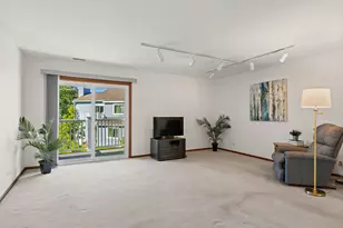 1002 Boston Cir, Schaumburg, IL 60193 - Photo 5