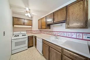 2200 S Stewart Ave, Lombard, IL 60148 - Photo 9